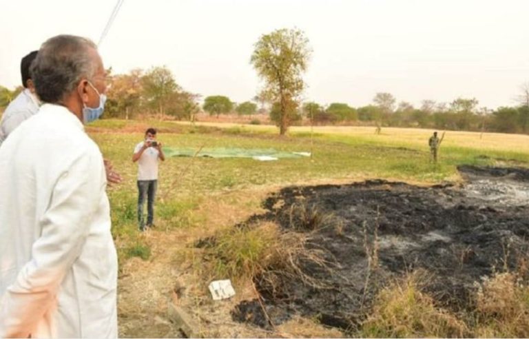 गृह मंत्री बठेना पहुंचकर एक ही परिवार के पांच लोगों की मृत्यु की घटना का जायजा लिया