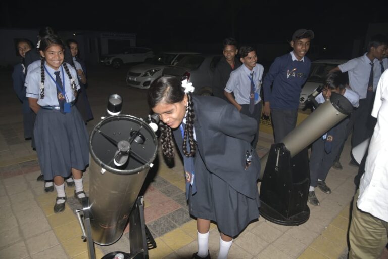 स्टार गैजिंग में आकाशगंगा से लेकर खगोलीय घटनाओं के प्रत्यक्षदर्शी बने विद्यार्थी